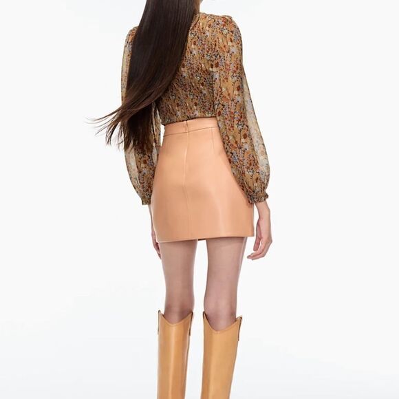 NWT Aritzia Wilfred Tempest / Patio Vegan Leather Mini Skirt - Picture 4 of 9